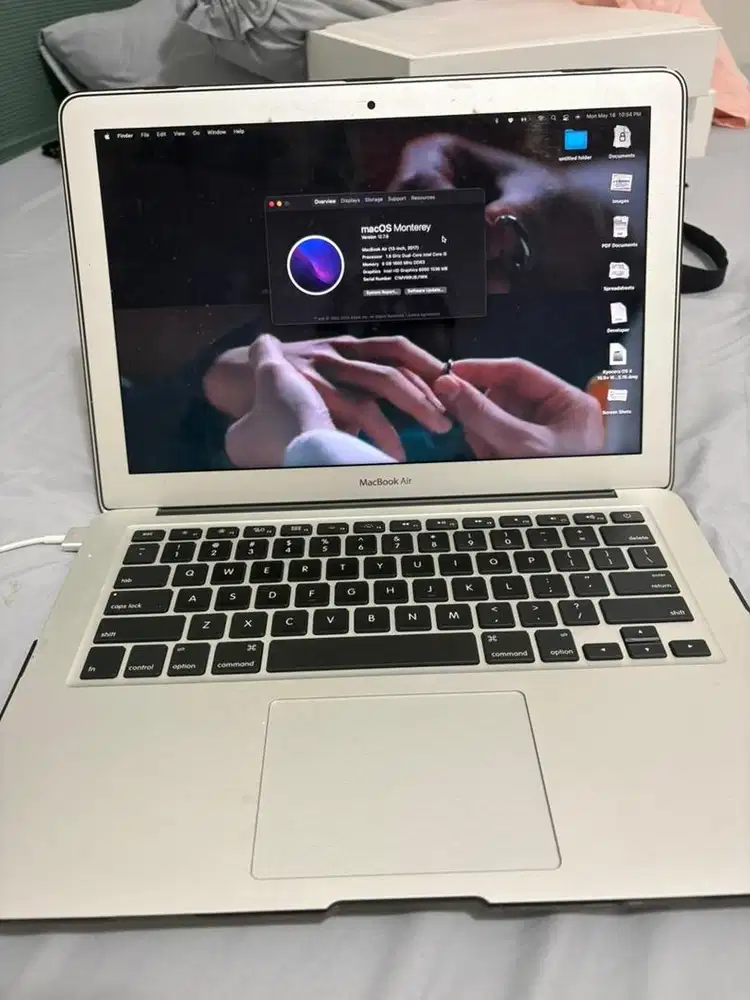 Macbook air 2017 13 core i5 8/256 silver ada window dan free case