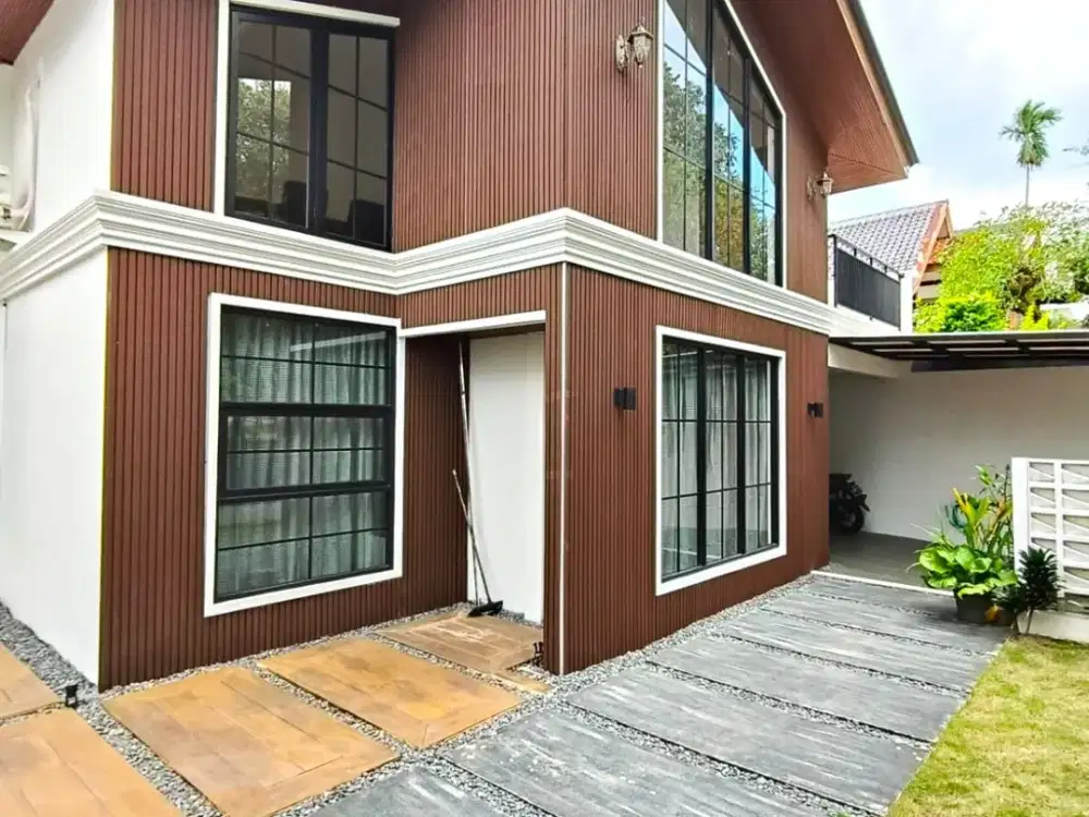 Rumah Luas Ala Eropa Komplek Cihanjuang Cimahi Bandung Barat View