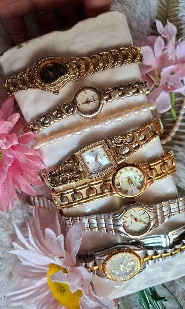 Jam Tangan Wanita Vintage / Vintage Bracelet Gold Tone Ladies Watches
