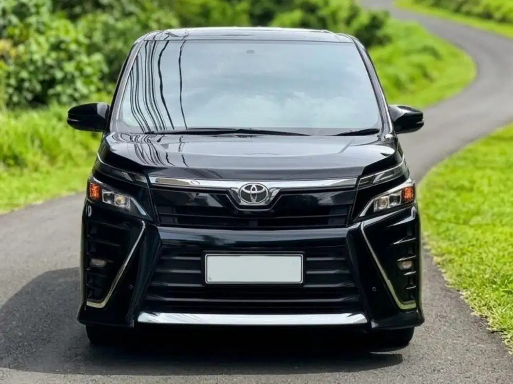 Toyota Voxy 2.0 AT Th: 2019