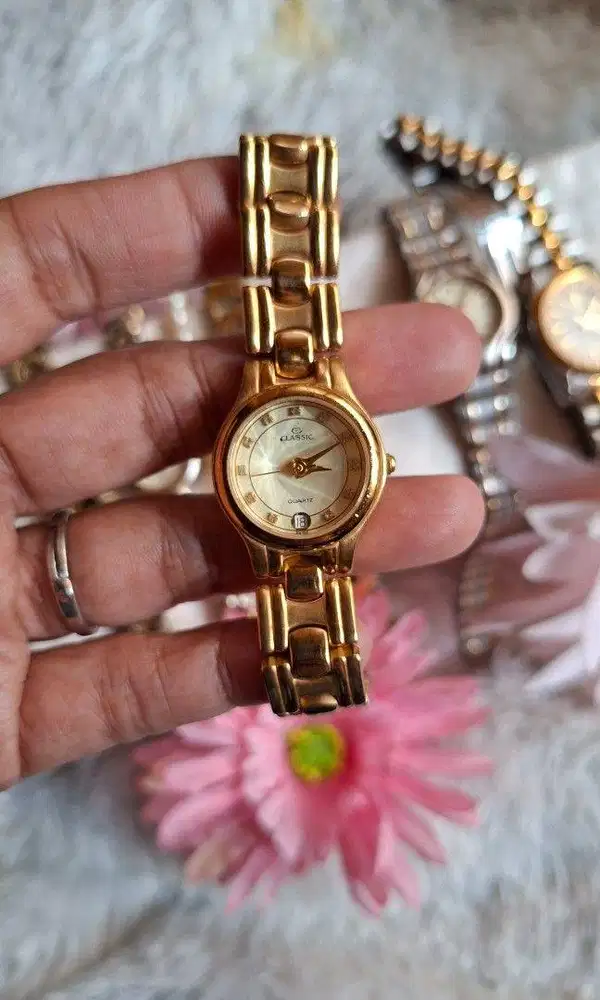 Jam Tangan Wanita Vintage Gold/ Vintage Bracelet Gold Tone Ladies Watc