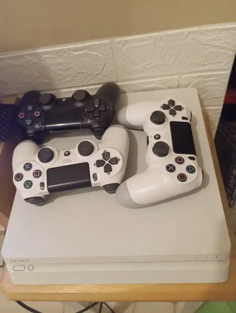 PS 4 Slim Ori 1TB second (HARGA BISA NEGO)
