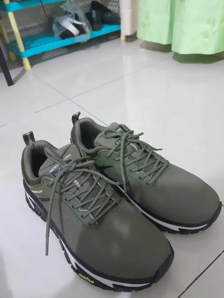 Sepatu skechers arch fit