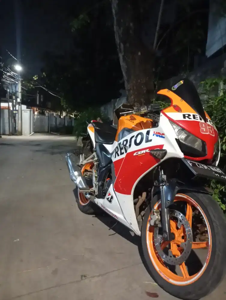 Di jual motor sport CBR 150R Repsol