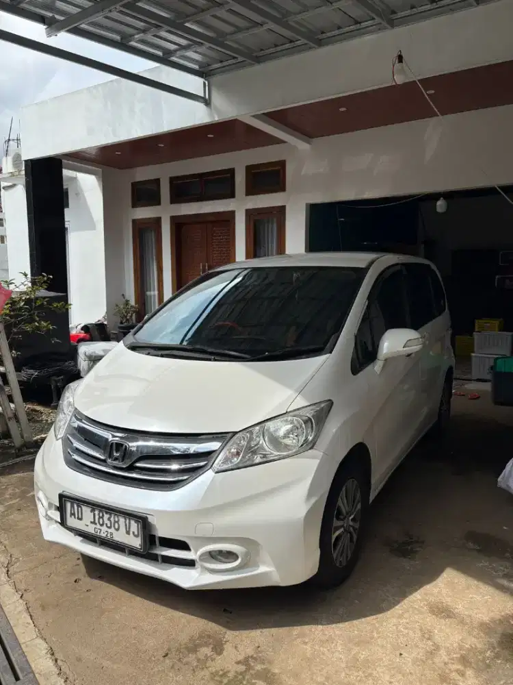 HONDA FREED 2013