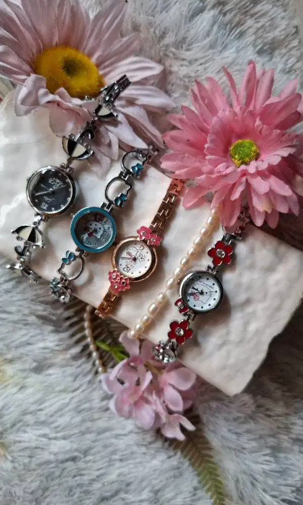 Jam Tangan Karakter Unik dan Lucu Vintage Bracelet Ladies Watches Desa