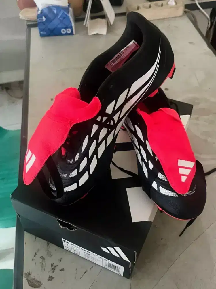 Sepatu bola Adidas predator club FG original