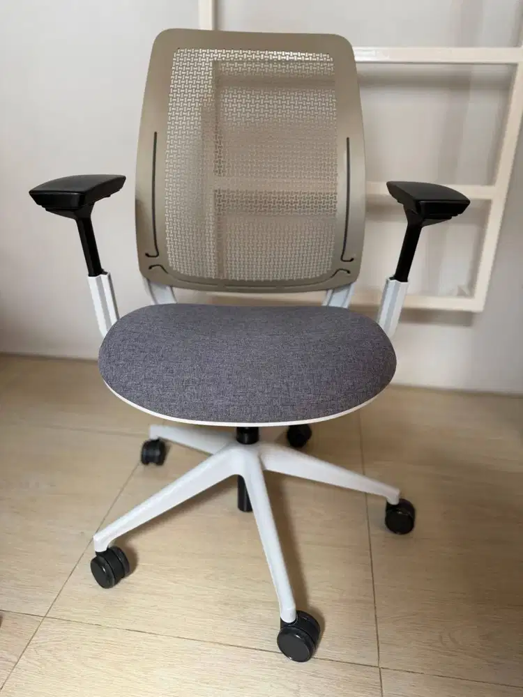Kursi Ergonomis - Steel Case 2