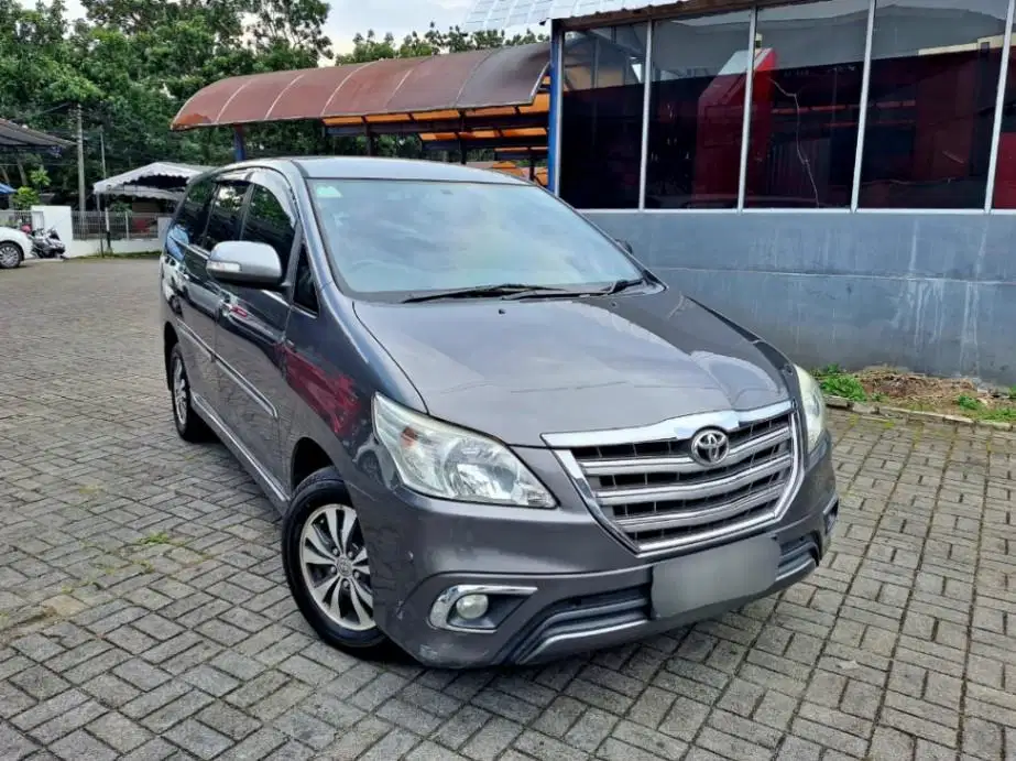 LOW DP - Toyota Kijang Innova 2.5 V Solar-AT 2015
