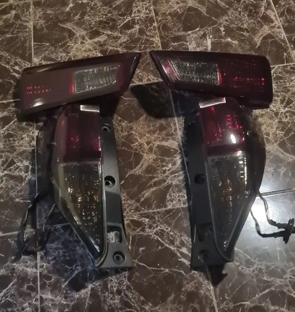 Lampu belakang innova reborn 2019