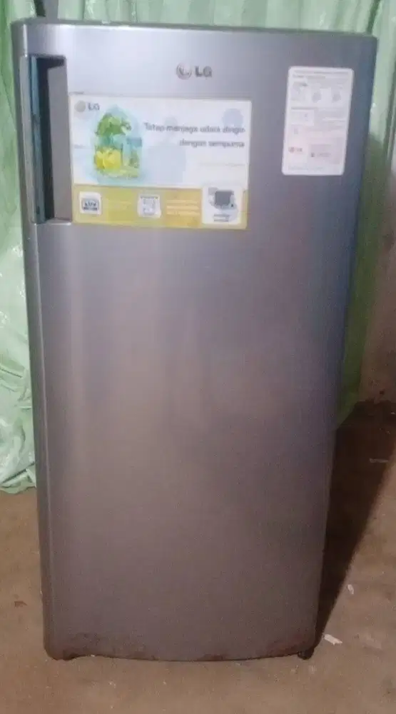 Kulkas 1 pintu LG.Mesin original pabrik belum rusak.