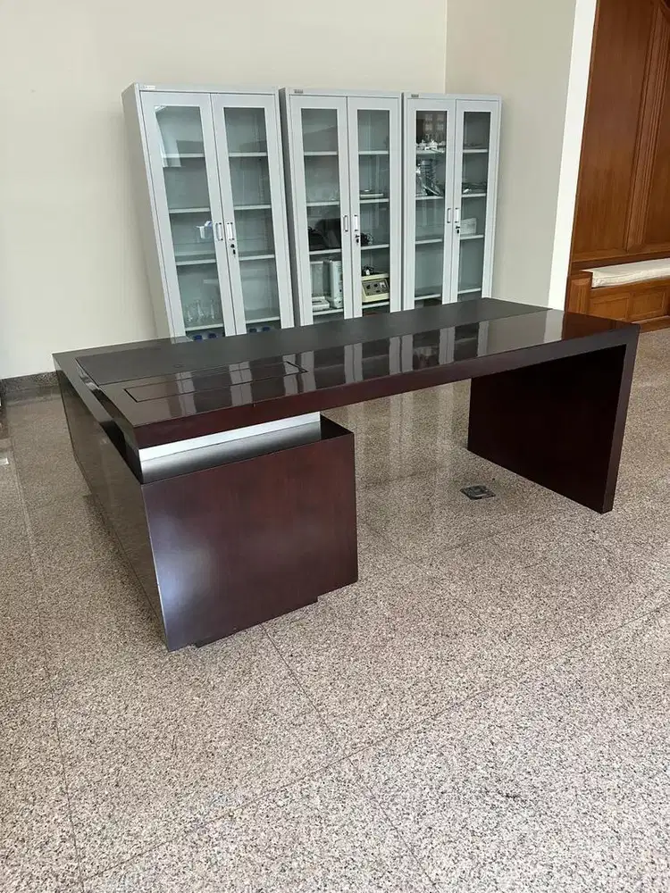 Jual Meja Kayu Solid ex Direktur Utama