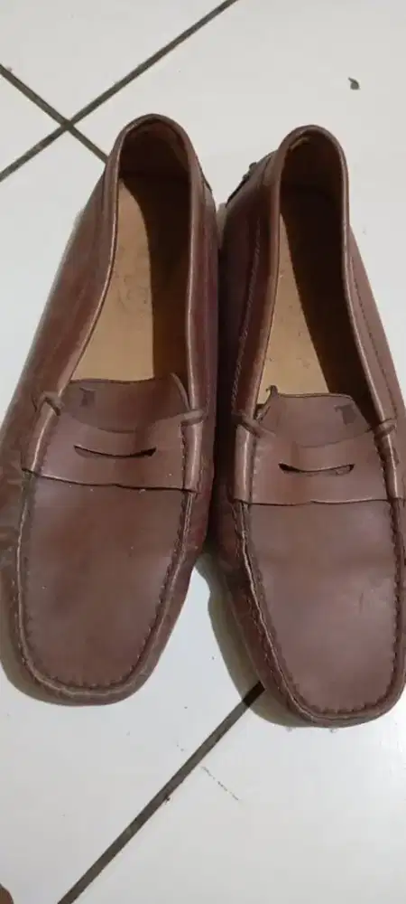 Sepatu casual Tods
