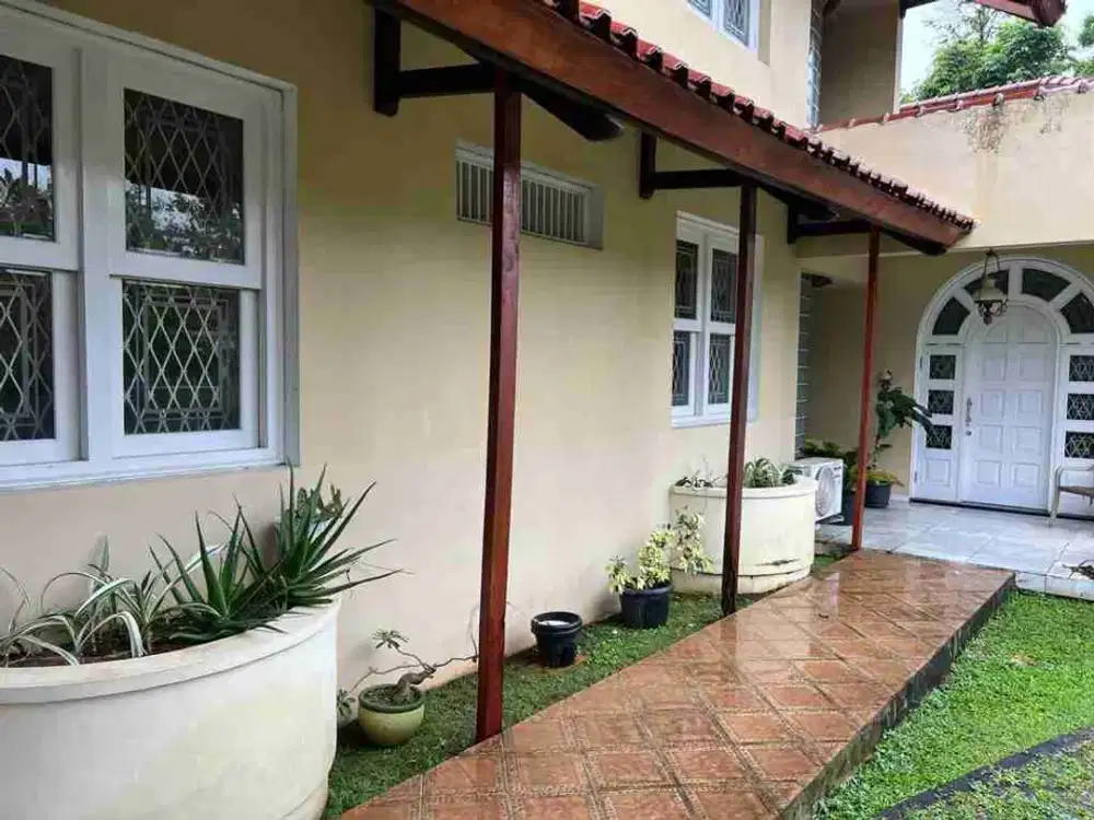Rumah Cantik, Asri & Sangat Terawat — Tinggal Bawa Koper! | Rumah Cantik Sangat Terawat di Villa Cinere Mas