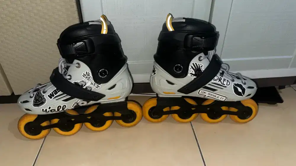 Inline Skate (sepatu roda)