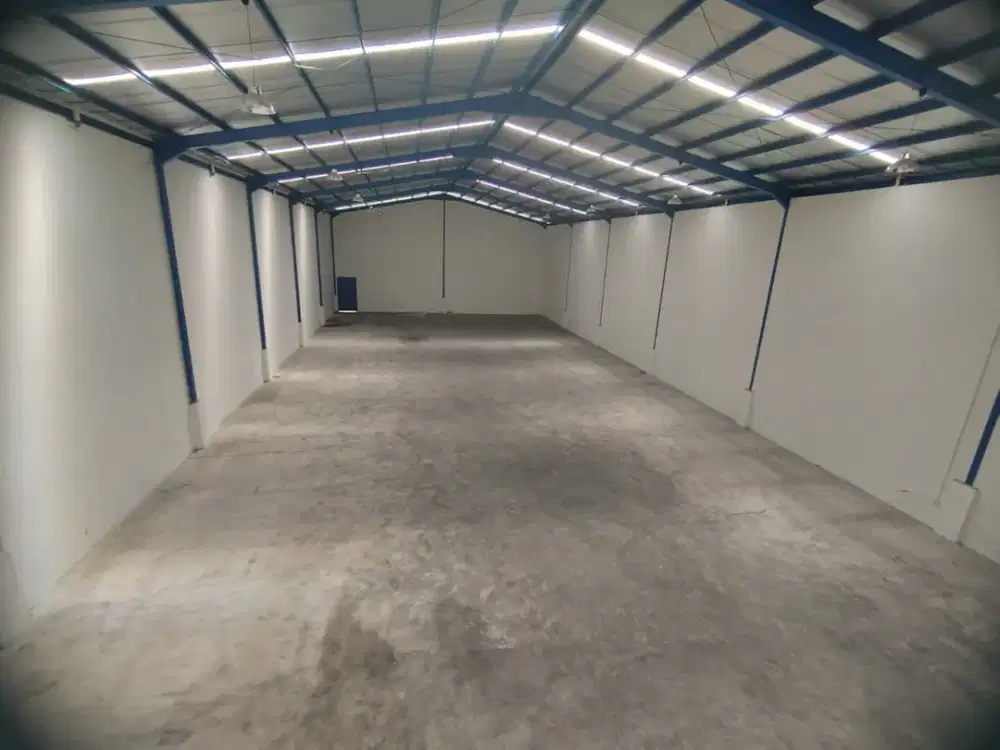 Gudang Bagus Izin Industri dan Akses 40 Ft Ada Office di Legok Tangerang