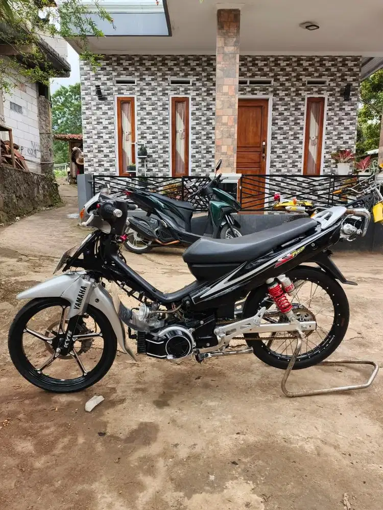 F1ZR SPEK DRAG RACE