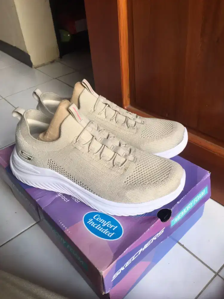 Sepatu Wanita Skechers Reshift