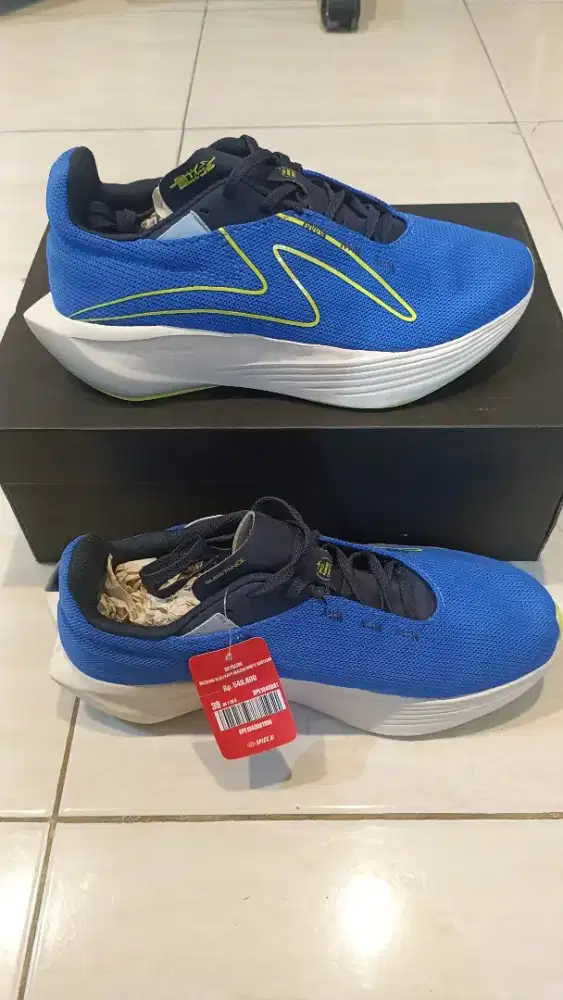 Sepatu Lari Specs