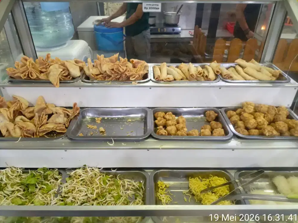 Di cari pegawai sebagai waiters