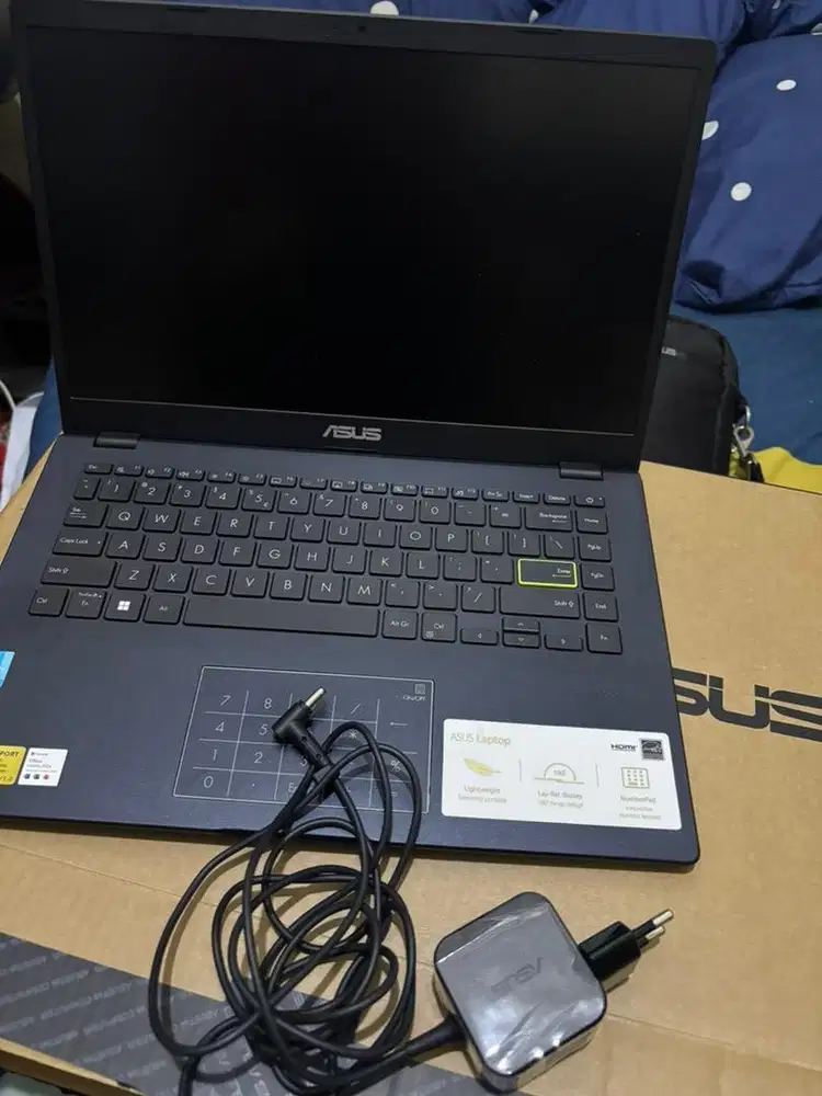 DIJUAL!!! LAPTOP ASUS E410KA. LIKE NEW! FULL-SET.