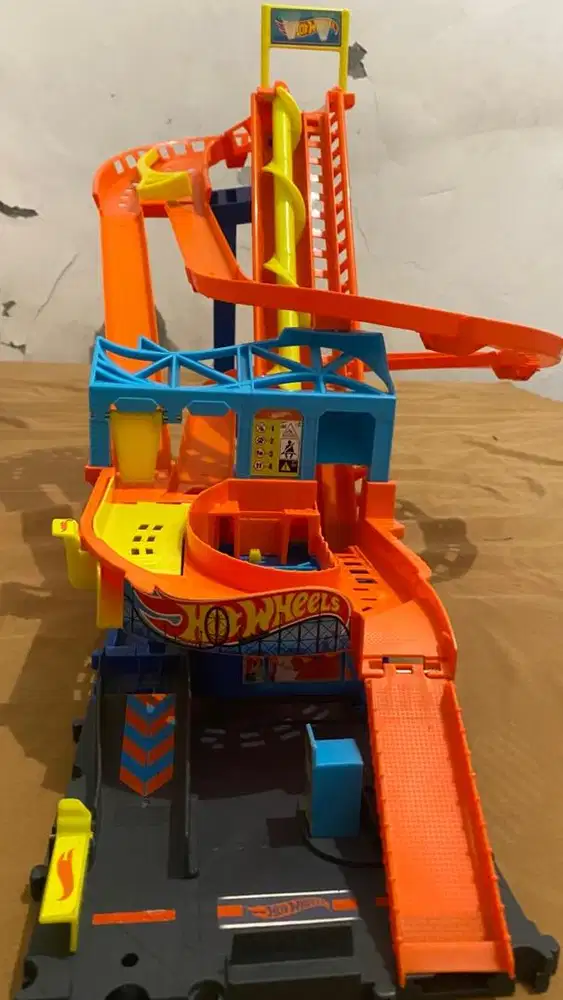 Track Hot Wheels