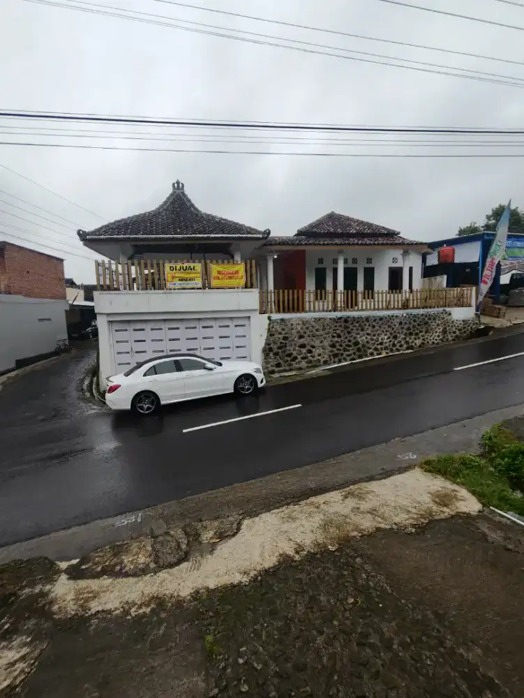 Dijual Vila pinggir jln Raya nenuju obyek wisata air Terjun Jumog