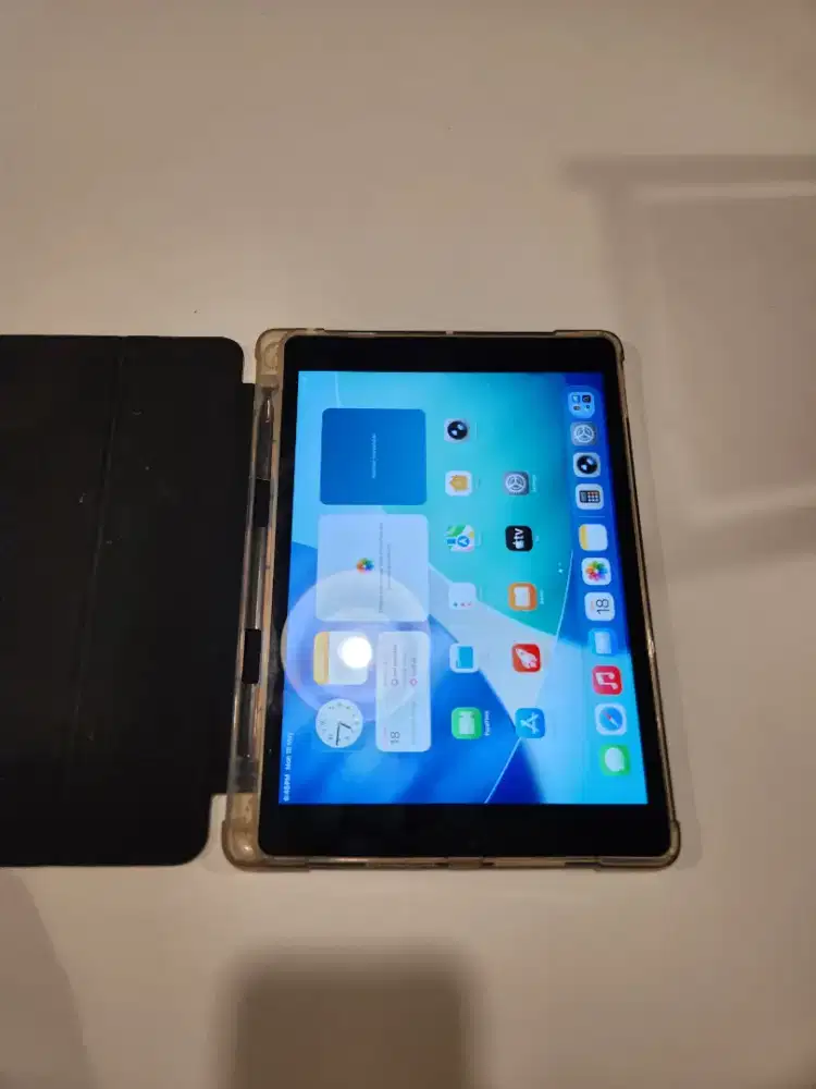 iPad 9th Gen 64GB Silver WiFi Only - Kondisi Normal Mulus