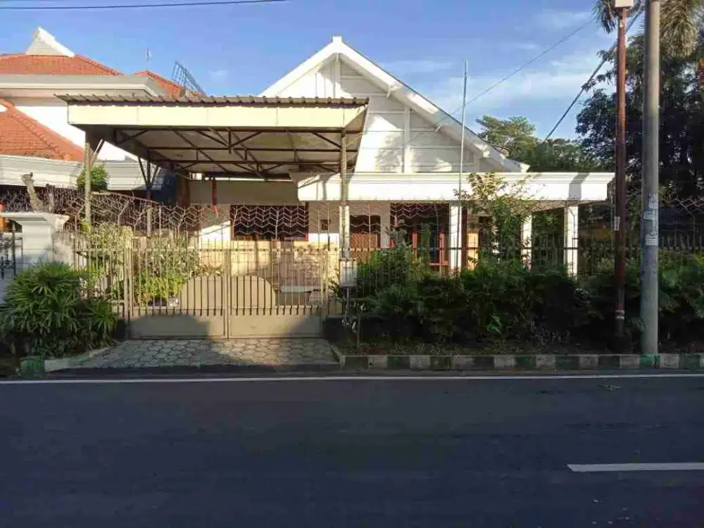Dijual Rumah Strategis Area Jl Ijen Malang