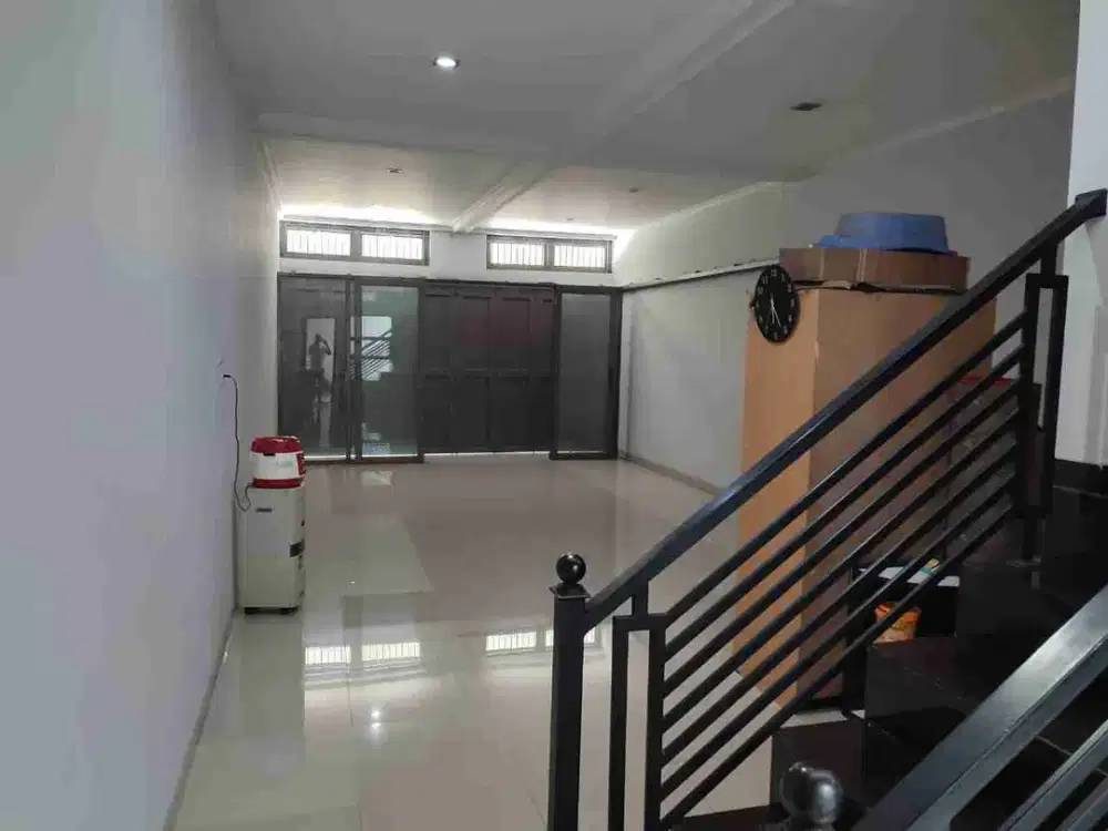 Ruko Bagus minimalis di taman Kopo indah 3 siap usaha
