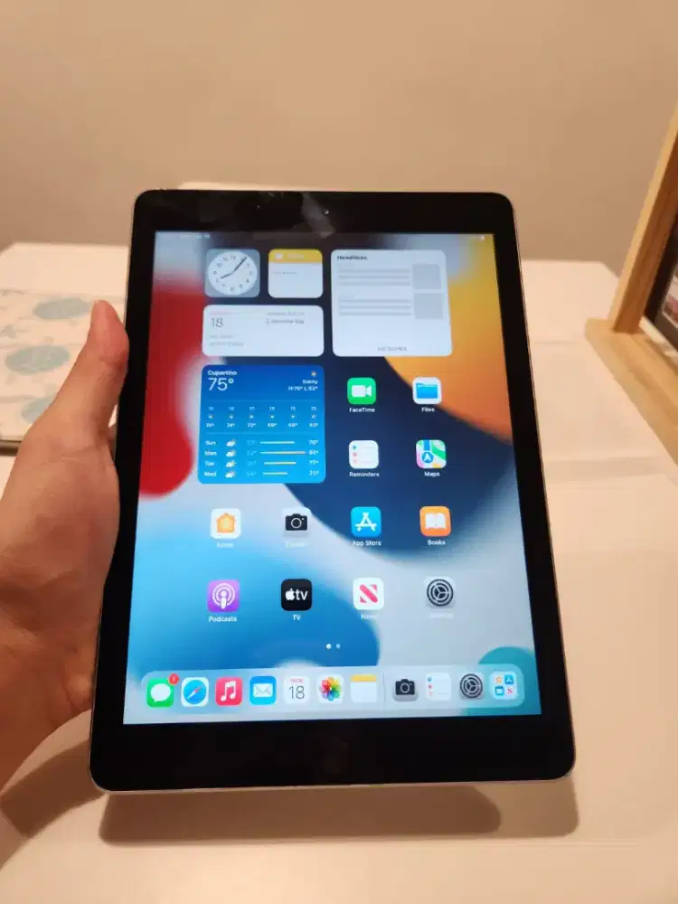 iPad 6th Gen 32GB Silver WiFi Only - Fungsi Normal