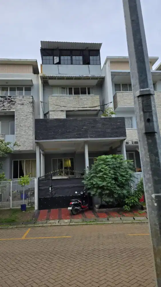 Dijual Murah Rumah Long Beach Pik Hadap Selatan