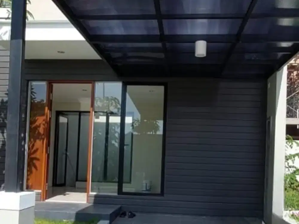 Rumah 2 Lantai Minimalis Northwest dengan danau dan swimming pool