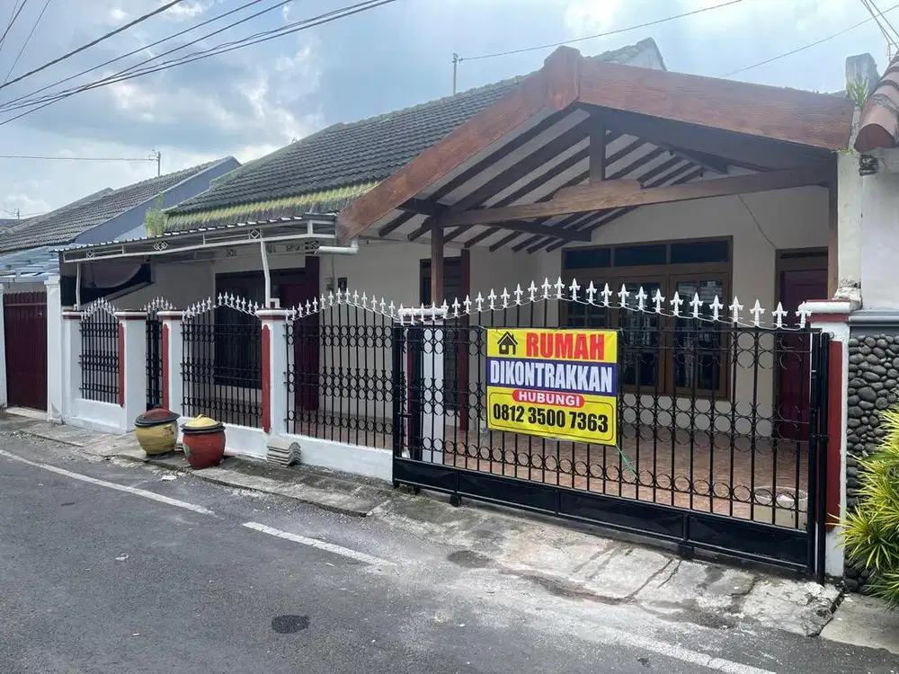 Dijual cepat rumah induk.