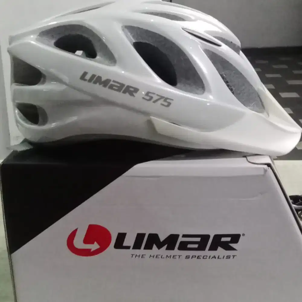 Helm sepeda limar575