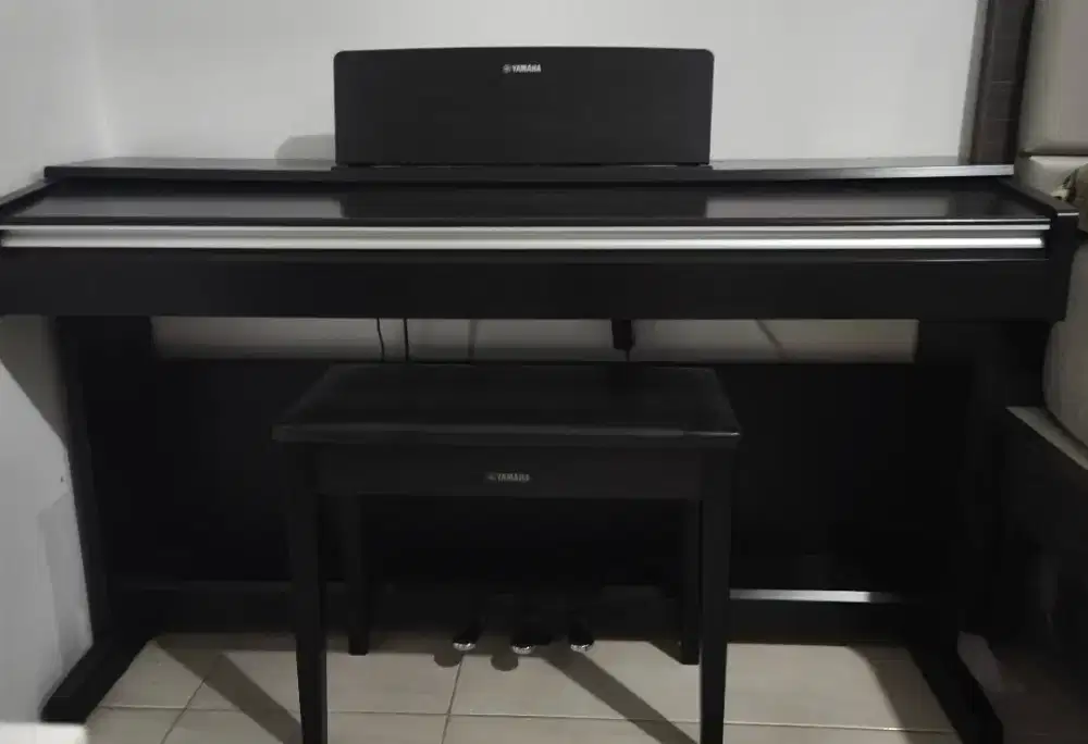 Piano Digital Yamaha Arius YDP-142 Second