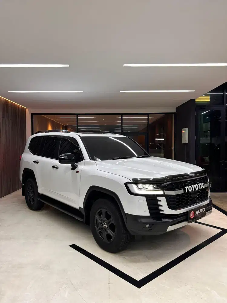 Toyota Land Cruiser LC300 GR 2025 Putih LC 300 GRS B1400VLT Nik 2023