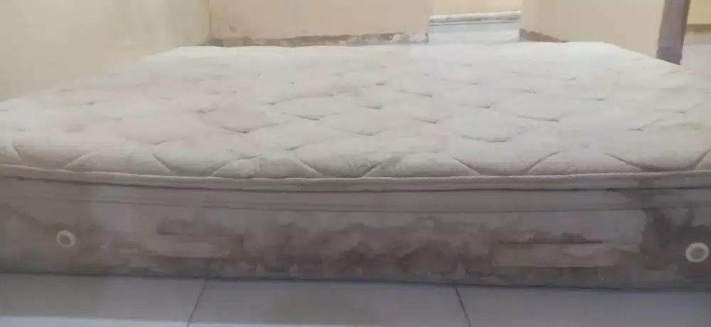 Springbed dan dipan