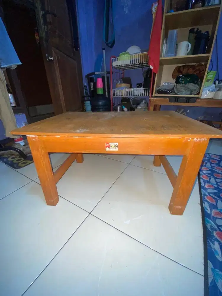 Meja belajar duduk kayu