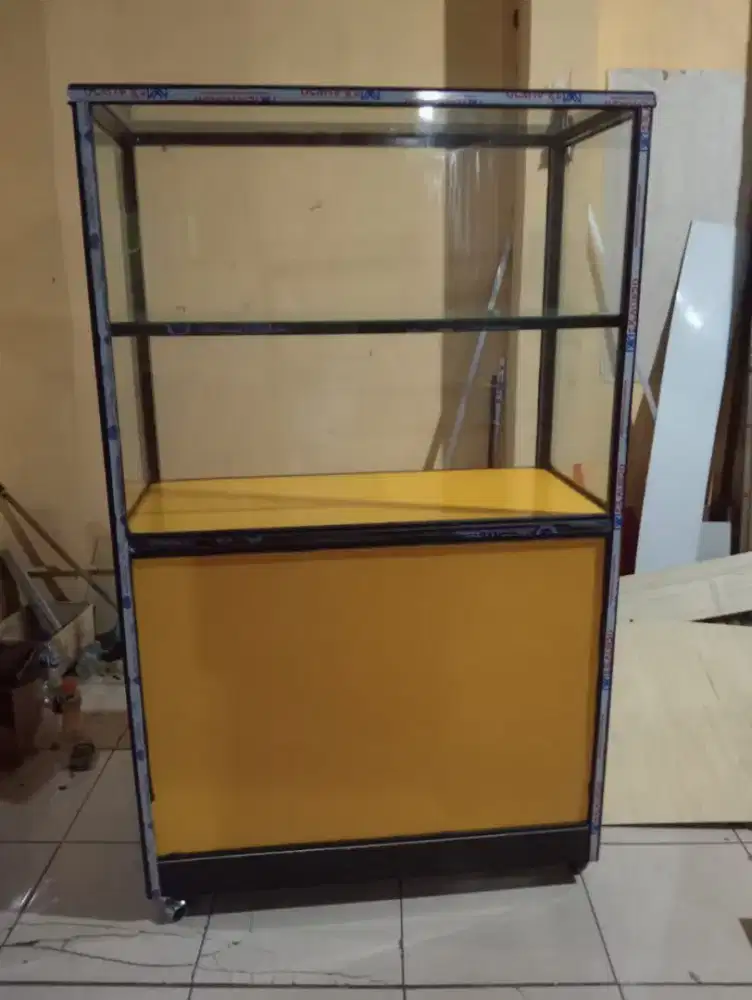 Etalaseu roda jualan