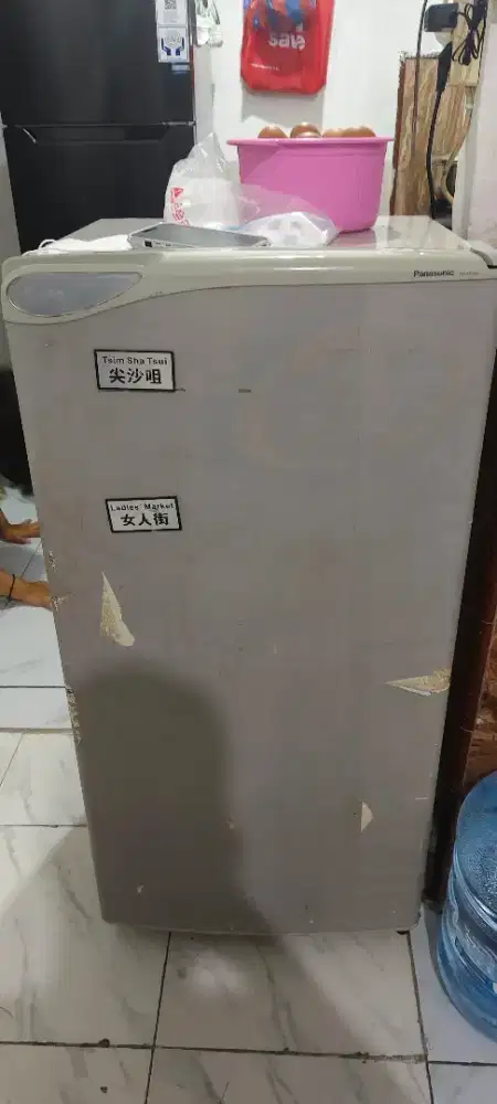 BU kulkas Polytron 1 pintu