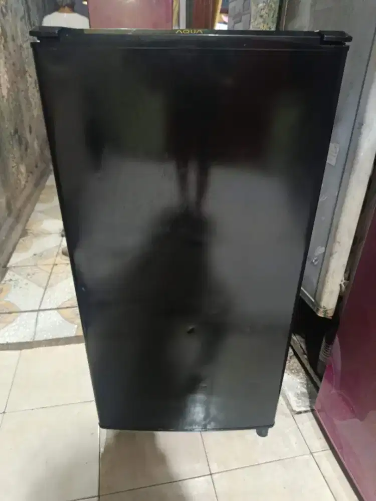 Kulkas 1 pintu merek AQUA