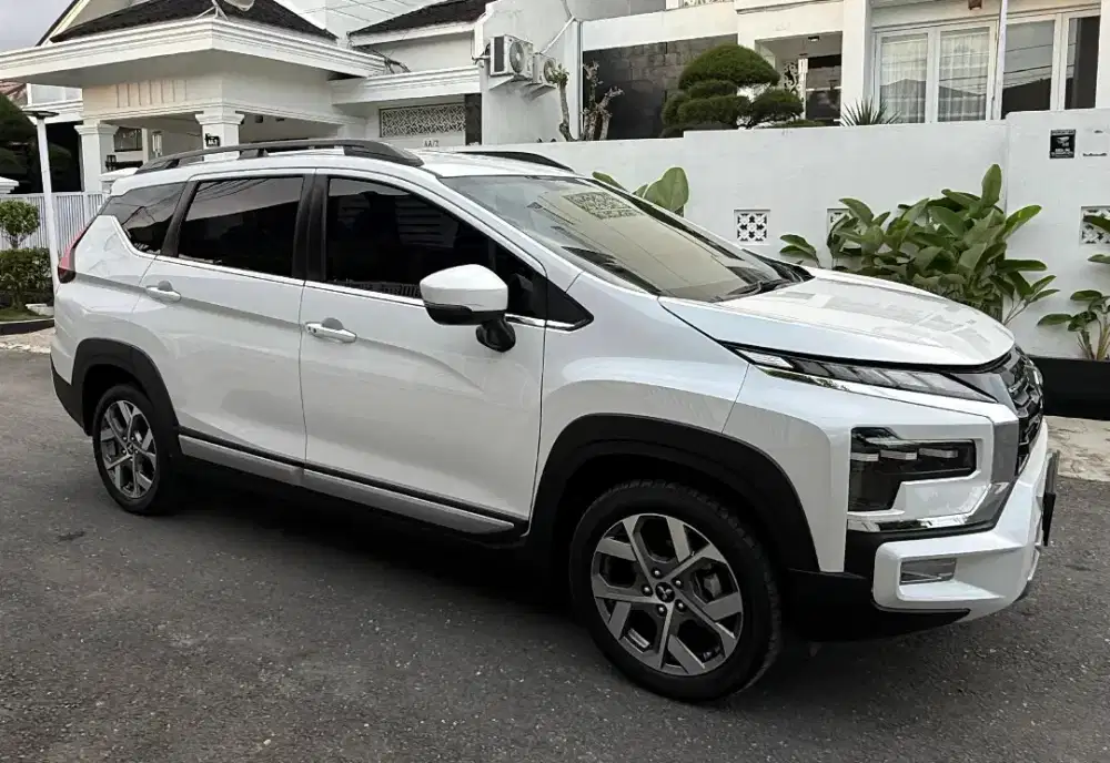 Xpander Cross CVT 2023 Putih