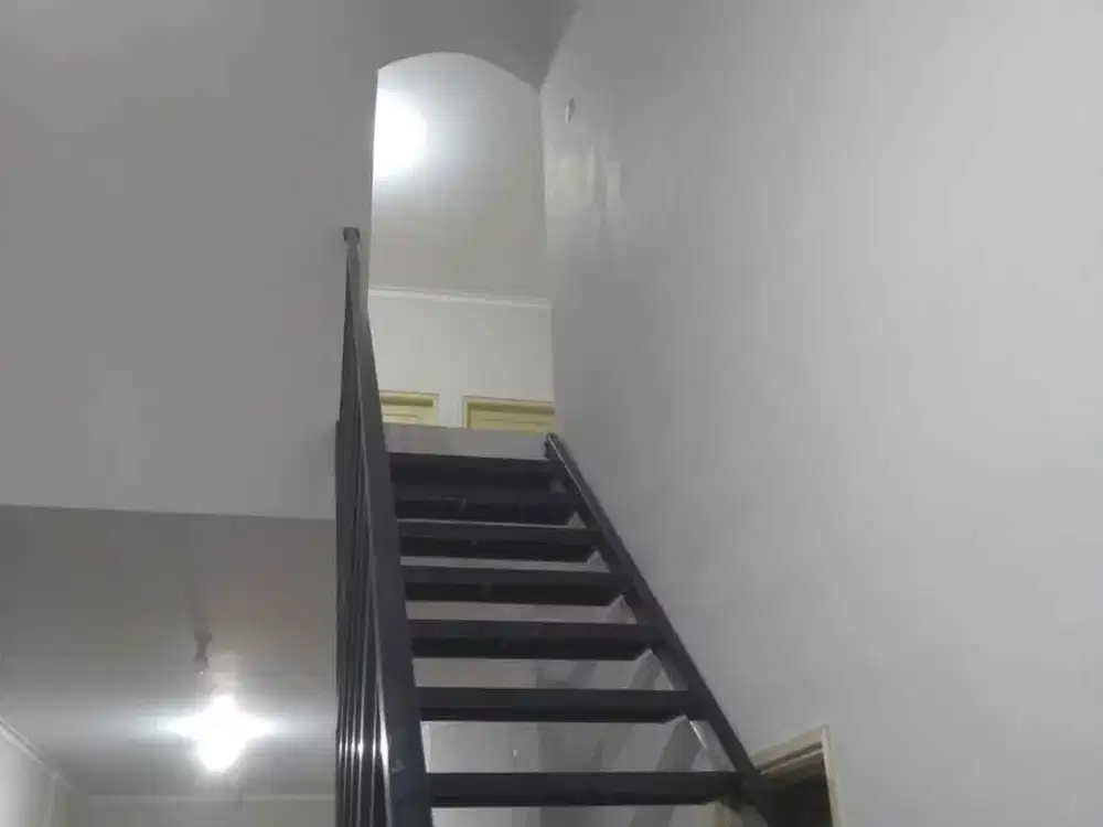 DIJUAL RUMAH DI LEMBAH HIJAU LIPPO CIKARANG SIAP HUNI