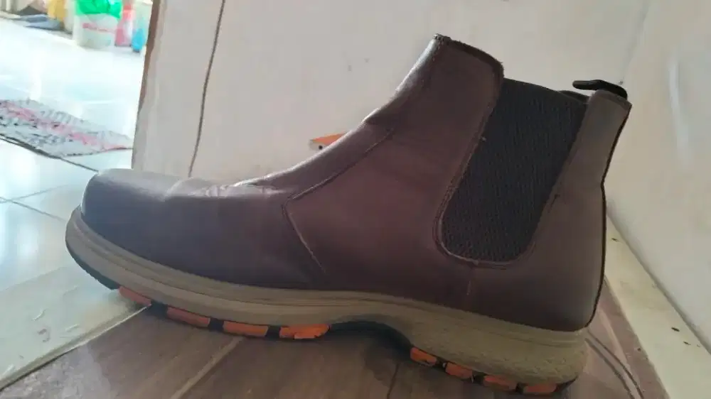 Sepatu Jim joker