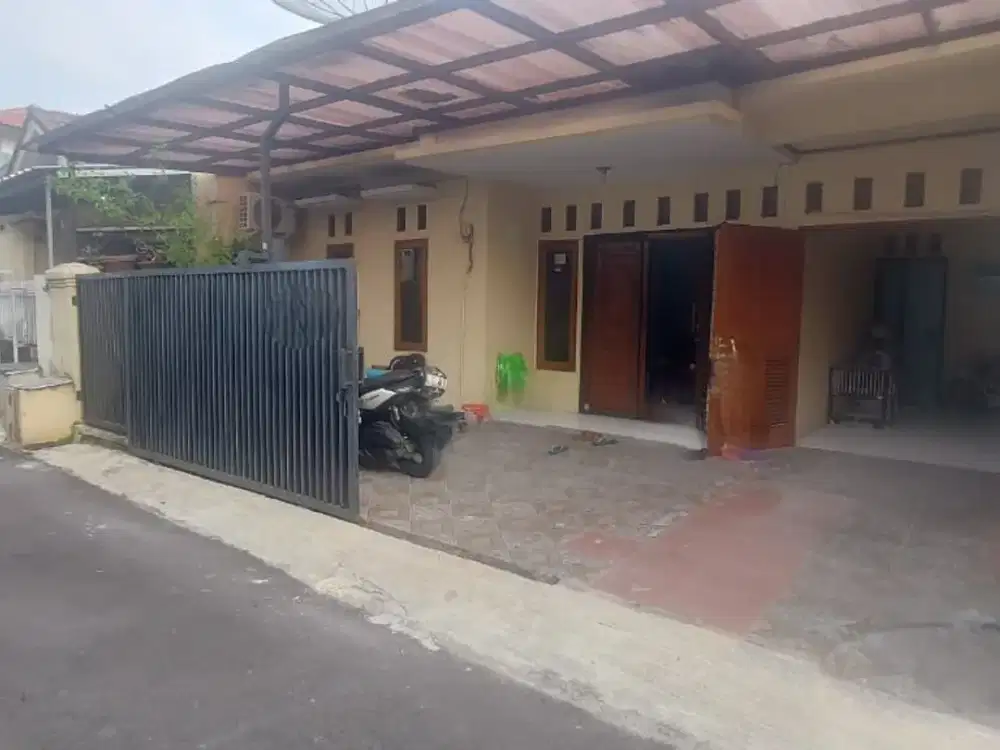 RUMAH STRATEGIS & SIAP HUNI DI TEBET BARAT, JAKARTA SELATAN - BEBAS RAYAP