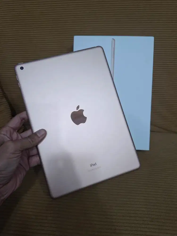 Ipad gen 8 32gb fullset original kondisi like New tanpa minus
