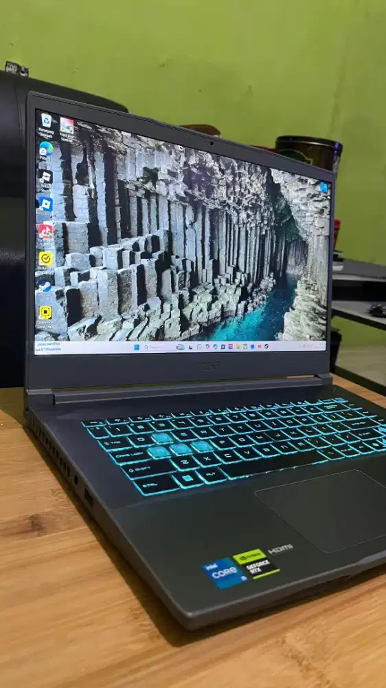 Laptop MSI Thin 15 B13UC RTX 3050 Ram 16GB