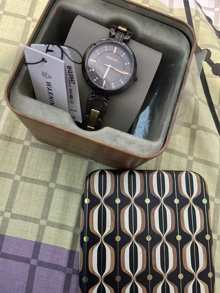 Jam tangan fossil kerrigan three-hand two-tone