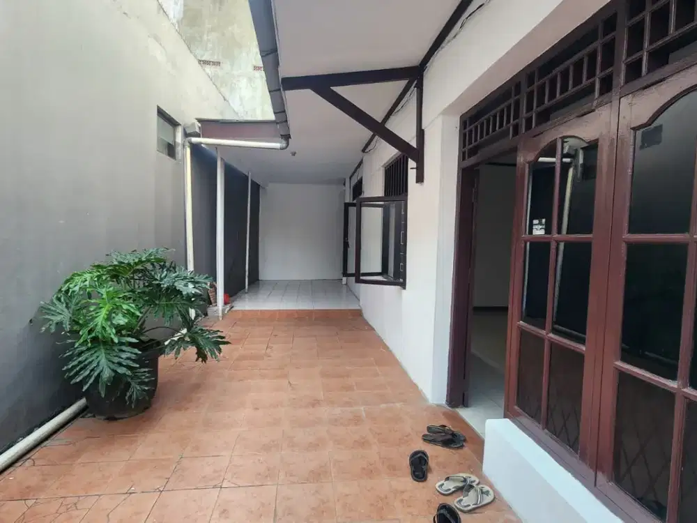 DISEWAKAN RUMAH DI MENTENG DALAM JAKARTA SELATAN